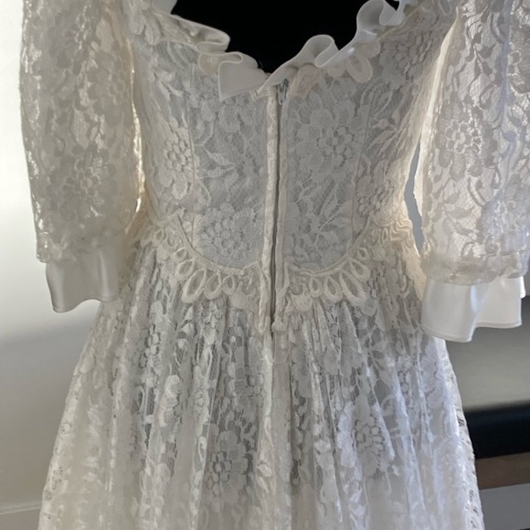 Elegant Satin & Lace Wedding Dress with Deep Ruffled Neckline and Long Train - Picture 5 of 12